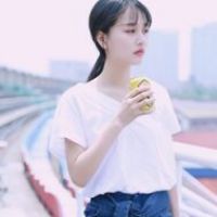 穿白色衣服的女生头像图片小清新