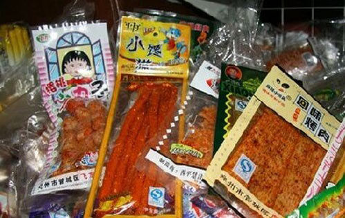 "辣条"作坊无证生产打游击战 4年换3个地方