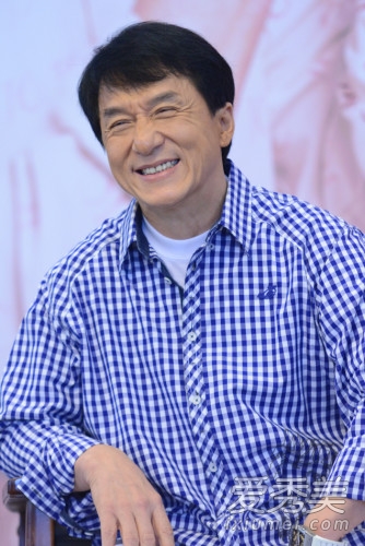 成龙出席清华大学大肆谈起过往