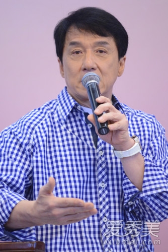 成龙出席清华大学大肆谈起过往