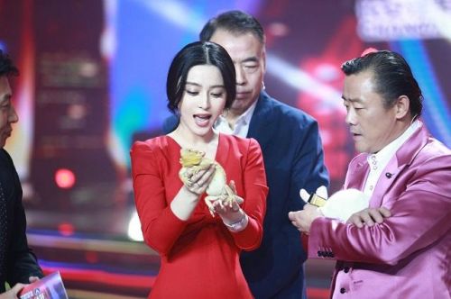 周立波《出彩》庆生妻子现身 范冰冰叹好男人都结婚了
