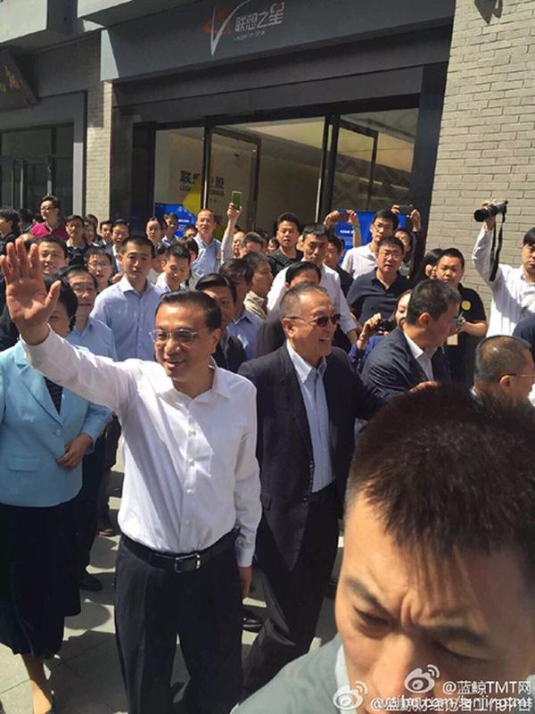 李克强现身中关村创业大街 畅聊创业经
