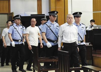 河南籍民工死亡案件庭审 警员在派出所殴打民工