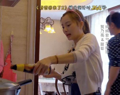 下厨似打仗 李小璐厨艺被吐槽
