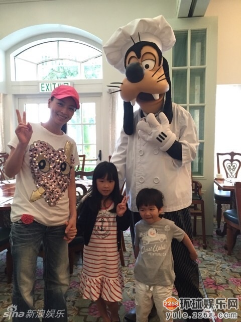 ���ǰ���΢����ɹ�뺢�ӹ���һ����Ƭ