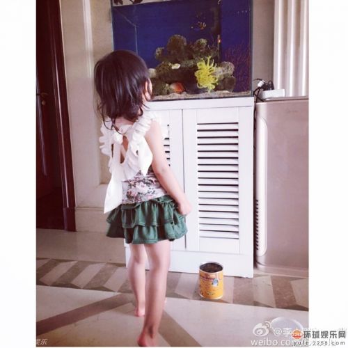 ���ǰ���΢����ɹ�뺢�ӹ���һ����Ƭ