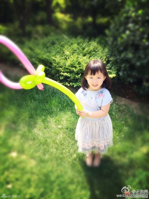 ���ǰ���΢����ɹ�뺢�ӹ���һ����Ƭ