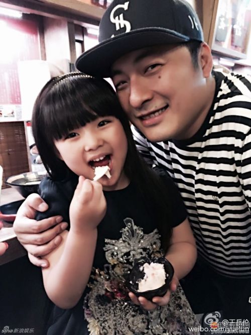 ���ǰ���΢����ɹ�뺢�ӹ���һ����Ƭ
