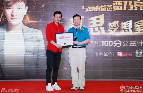 ���ǰ���΢����ɹ�뺢�ӹ���һ����Ƭ