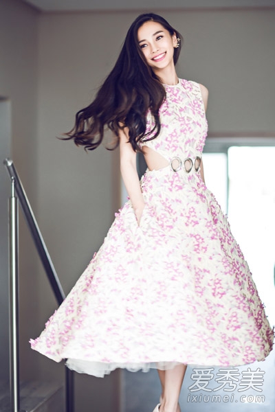 angelababy��������� ��ɫ��β���ȹ������
