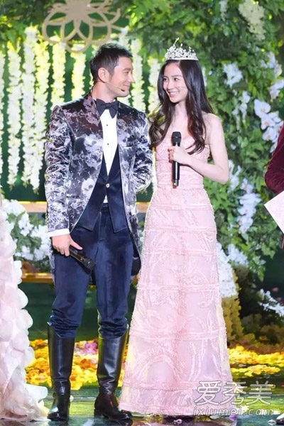 angelababy��������� ��ɫ��β���ȹ������