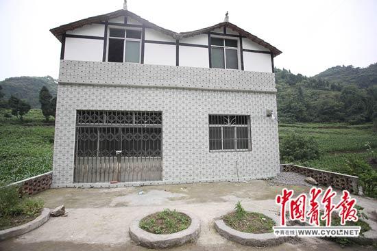 �Ͻ�4��ͯ����Ե��:�����ر�ƶ�� �·�ǰ��Ϊ������