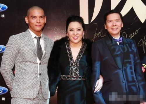 向佐借钱疑为赌球 王思聪与债主互相关注