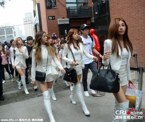 APink�����Ϻ���Χ�� �����ɫ��ѥ�����Ʒ���
