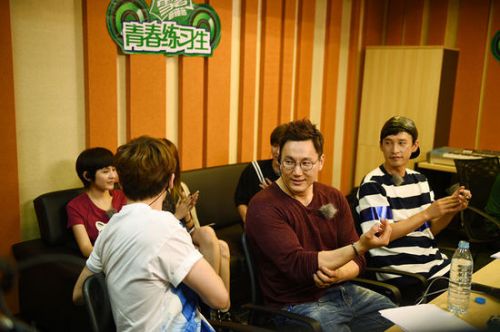 实力唱将也搞怪 郑淳元空降杭州助阵《青春练习生》