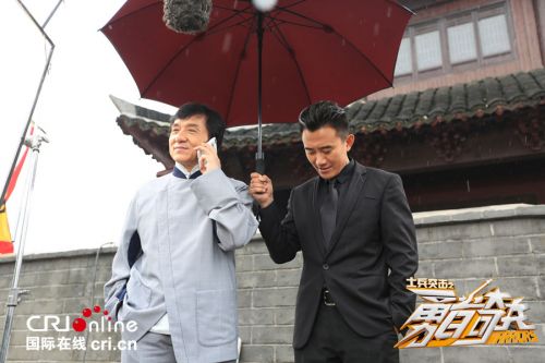 《勇者奇兵》众星将上演泥塘足球大战