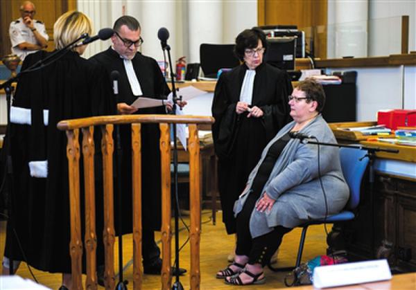 ����������1989����ɱ��8��Ӥ���Ķ����ݿˡ������׳�ͥ����