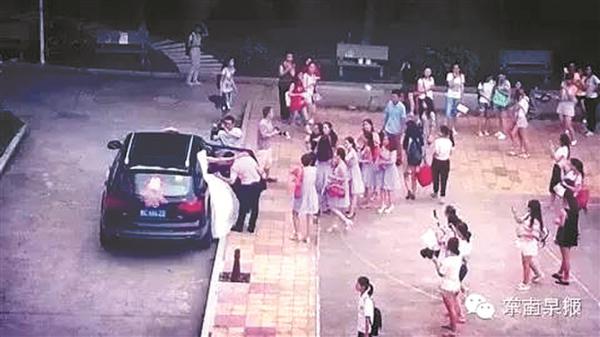 Ů��һ��ҵ�ͳ��� ����ɳ��޵Ĺ뷿