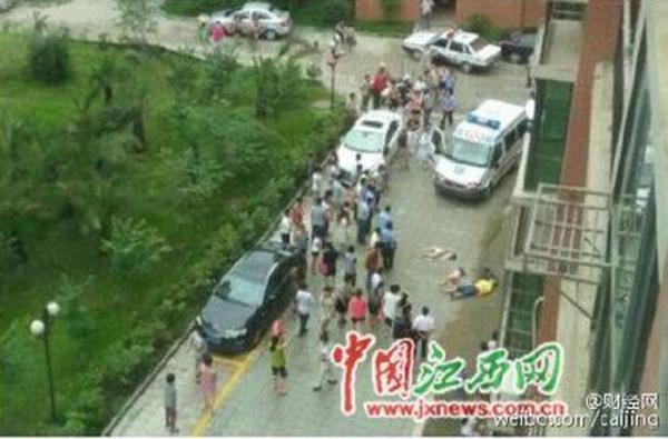 һ���ӽ���Ů������¥����¥ ���˾�����