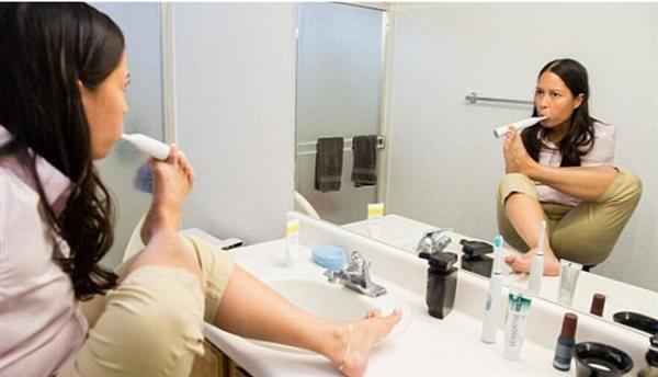 �����ޱ�Ů���ýſ��ɻ�