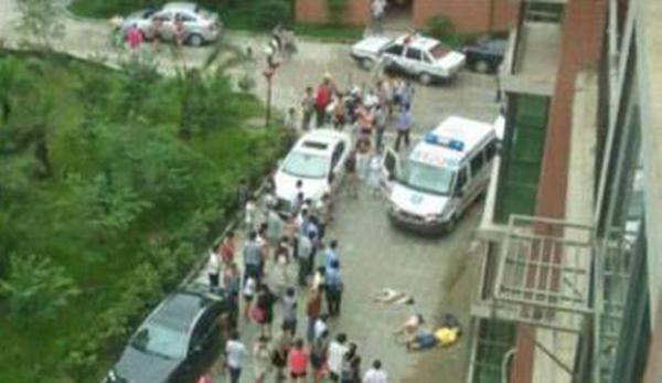 һ�����Ӵ�������Ů����¥�����˾���������