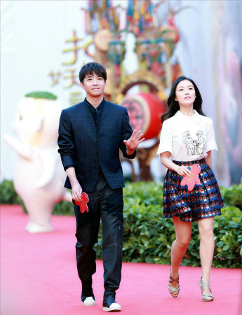 《捉妖记》俞灏明王栎鑫搞怪逗乐大秀“恩爱”