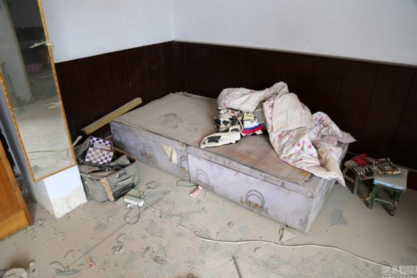 郑州拆迁3人被砸 尚未通知就拆房