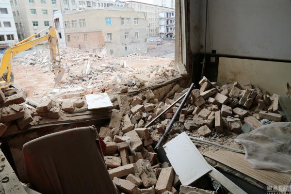 郑州拆迁3人被砸 尚未通知就拆房