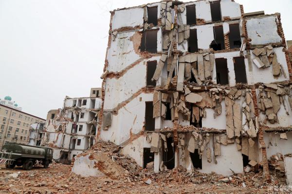 郑州拆迁3人被砸 尚未通知就拆房