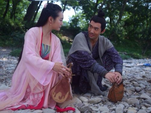 《花千骨》热播 杜哲宇饰演“呆萌”尹上漂