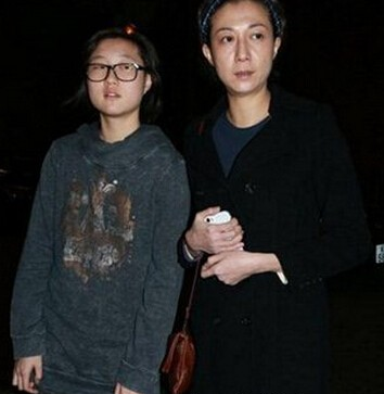 吴绮莉透露女儿打暑期工 常催女儿“送礼物”