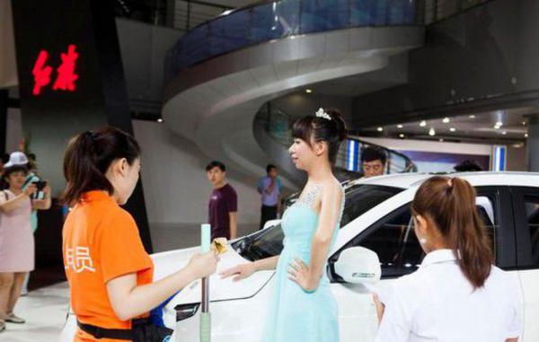 Ů��ð�䳵ģվ̨ ��ֵ̫�ͱ��²�