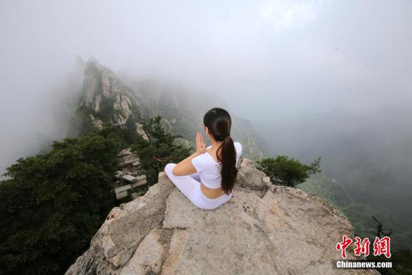 ��Ů���ư������٤ ������Ů