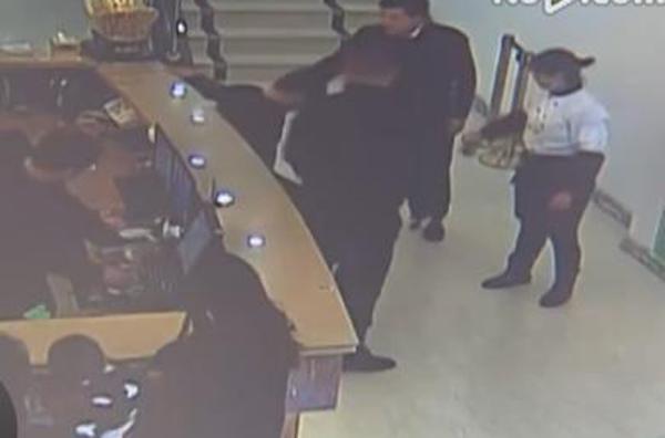 ���ӱ��󵼴���Ů�޺��������Ա