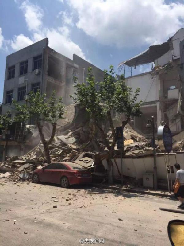 ���ݸ�����һ¥������ ����������Ա�ѻ��