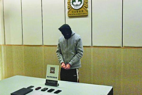 �ؾ�����9Ů�� ��1700��λŮ������