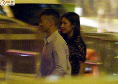 网曝乐基儿与神秘男子现身夜场 举止甚为亲密