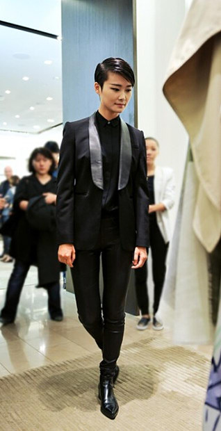 �ߺ�̺���������Ů�ǣ�������������ԲԲ���ݾ���