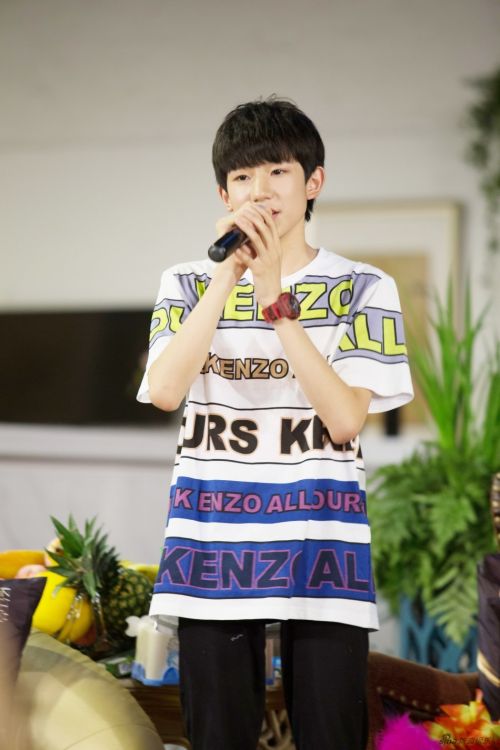 ����Ů����ۣ�TFBoys��ҹ̽�ࡶż��