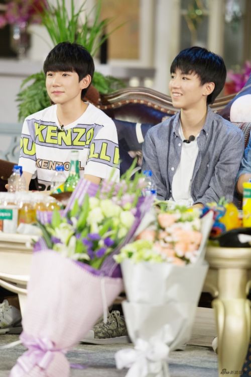 ����Ů����ۣ�TFBoys��ҹ̽�ࡶż��