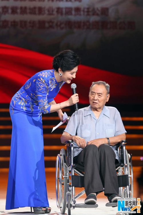 13部新片佳作集中献礼 成龙亮相现场深情推介