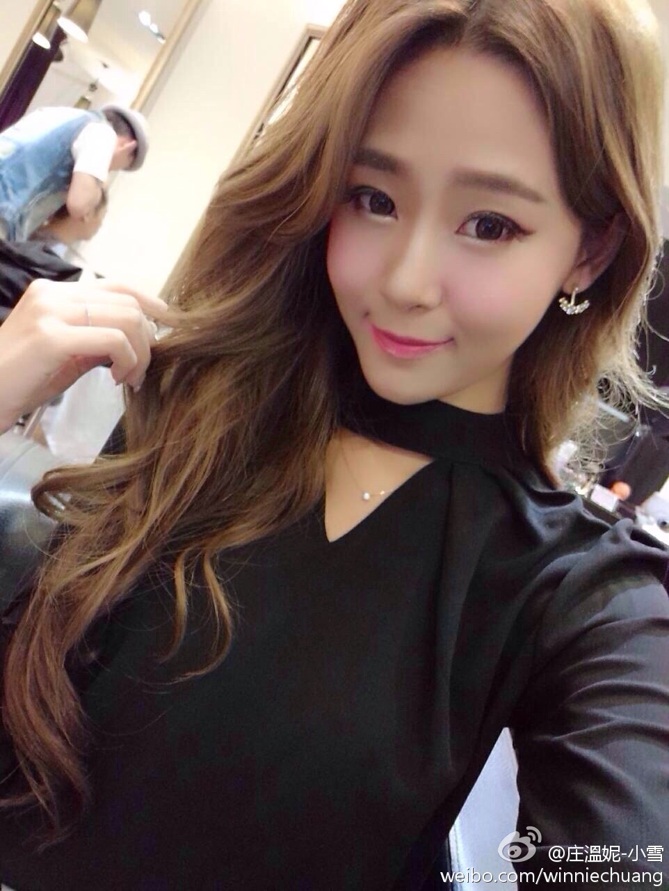 �崿Ů��WinnieСѩ������д��ϼ�