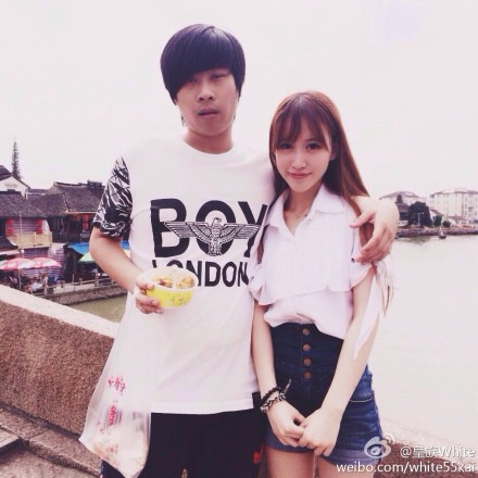 ����white¬��ΰ�ǲ��Ǹ����� ����whiteŮ���մ��ع�