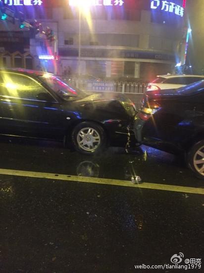 ��������Ů�����������ϵҥ�� ����ɹ��Ů������