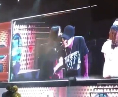 Ȩ־������˿ǿ���������ع� ����Ů����Χ�ơ��ܿ��ġ�