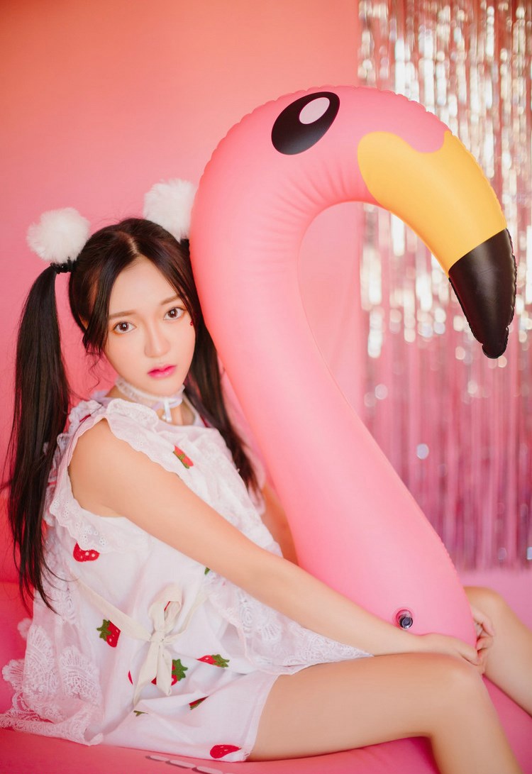 90̷Ůvivi˽ͼ