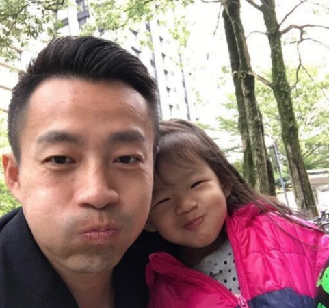 ��С��΢��ɹ��С�h����Ƭ ���ϰ�������Ц�ݳ���