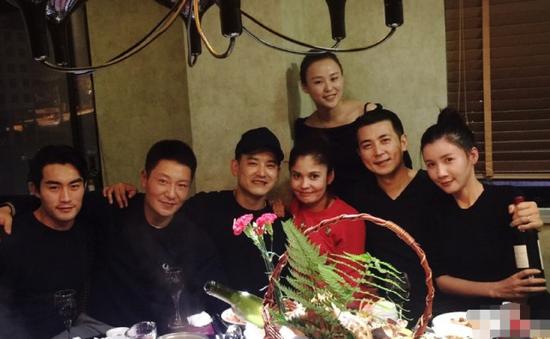 ������΢�����ķ��ϳ��죺˳·���͸��Ƕ���Ů����