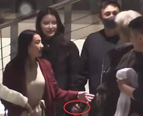 �Ŵ����������ع� ���ĵ�ǣ������Ů