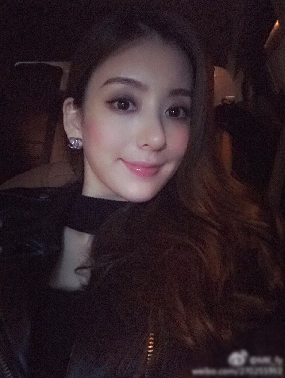 ������Ů�ѹ�������µ� ����������ɩ